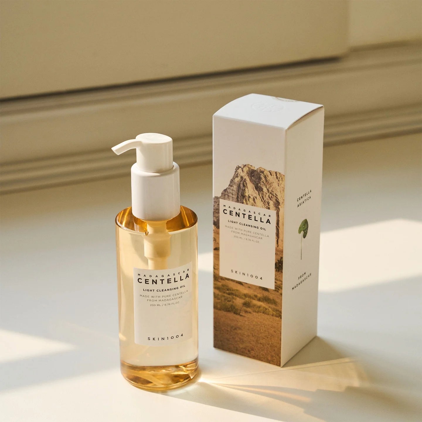 MADAGASCAR CENTELLA LIGHT CLEANSING OIL 200ML SKIN1004